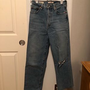 Levi’s boyfriend/form fitting jeans